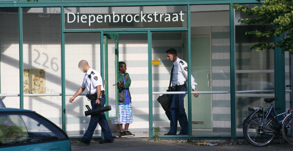 Hennepkwekerij aangetroffen na inval Diepenbrockstraat Delft