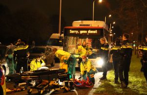 Voetganger zwaargewond bij aanrijding met lijnbus Loevesteinlaan Den Haag