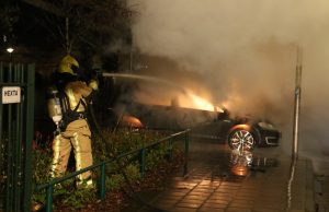 Brandstichting geparkeerde elektrische auto Doctor Schaepmanstraat Wateringen