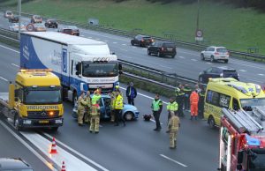 Twee gewonden bij aanrijding met vrachtwagen A4 Rijswijk