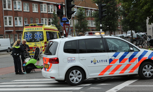 1 augustus Gewonde bij aanrijding tussen auto en scooter Jonckboetplein Den Haag