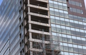 Gevelplaten zitten los door harde wind J.C van Markenlaan Rijswijk