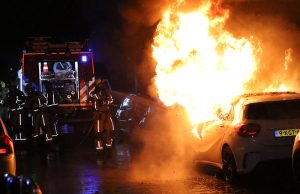 Auto total-loss na felle autobrand Stortenbekerstraat Den Haag