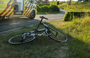 Twee gewonden bij aanrijding tussen scooter en wielrenner Maasdijk in ‘s-Gravenzande
