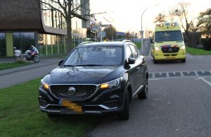 Fietser raakt gewond bij aanrijding met auto Anna van Raesfeltstraat Schipluiden