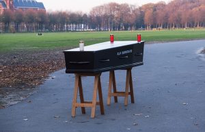 Demonstranten organiseren begrafenis Malieveld