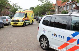 Afgeleide vrouw knalt tegen auto Van der Heimstraat Delft