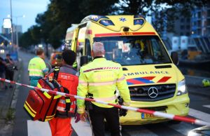 Meisje op fiets zwaargewond na botsing met Wegenwacht Neherkade Den Haag
