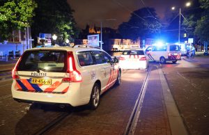 Scooterrijdster gewond na val door gladde tramrails Lange Vijverberg Den Haag
