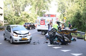 Bestuurder driewielige-motor zwaargewond na aanrijding Oostpoortweg Delft