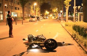 Motorrijder zwaargewond na val Loosduinsekade Den Haag