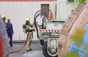 Heftruck in brand op bedrijfsterrein Schieweg Delft