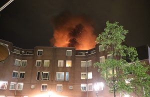 Twaalf woningen ontruimd na uitslaande brand in woning Zuidwal Den Haag