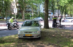 Gewonden na aanrijding met auto Volendamlaan Den Haag