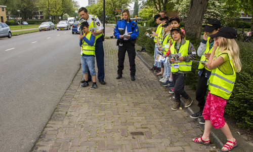 23 april Politiekids houden snelheidsactie Vlaardingen