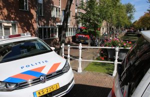 Brandweer breekt deur open na onwelwording Molslaan Delft