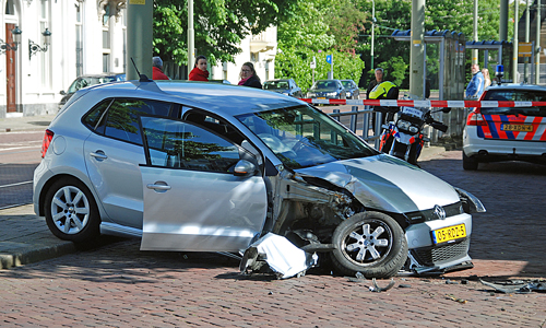 13 mei Veel schade bij ongeval Alexanderstraat Den Haag