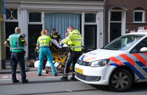 Automobilist rijdt door na aanrijding met fietsers Jan Hendrikstraat Den Haag