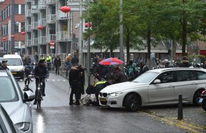 Scooterrijder gewond na aanrijding met personenauto Gedempte Gracht Den Haag
