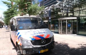 Actievoeders van Extinction Rebellion opgepakt in hal van Belastingdienst Den Haag