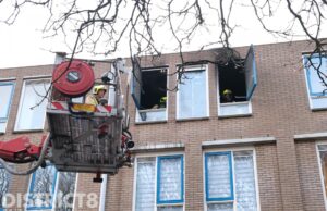 Fikse rookontwikkeling bij woningbrand Huijgensstraat Den Haag