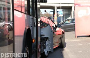 Stadsbus botst achterop auto Noorderkroonstraat Den Haag