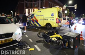 Scooterrijder gewond na aanrijding met auto Vaillantlaan Den Haag