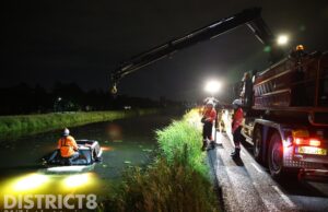 Auto belandt in het water na uitwijkmanoeuvre Wilsveen Leidschendam