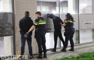 Mannen met groot mes aangehouden na melding van woningoverval Leeghwaterplein Den Haag