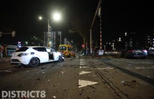 Gewonden na flinke aanrijding op kruispunt Neherkade Den Haag