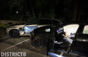 Driftactie op parkeerplaats resulteert in crash tegen geparkeerd voertuig Laan van Poot Den Haag
