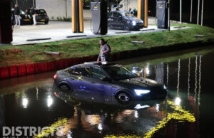 Brandweer redt automobilist van zinkende auto Hogenhoorn Den Hoorn