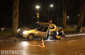 Automobilist gewond na botsing tegen boom Huis te Landelaan Rijswijk