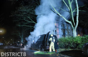 Geparkeerd busje gaat in vlammen op Paterswoldestraat Den Haag