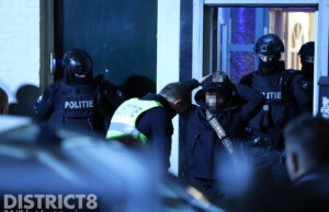 Aanhoudingseenheid doet inval in café aan de Zusterstraat Den Haag