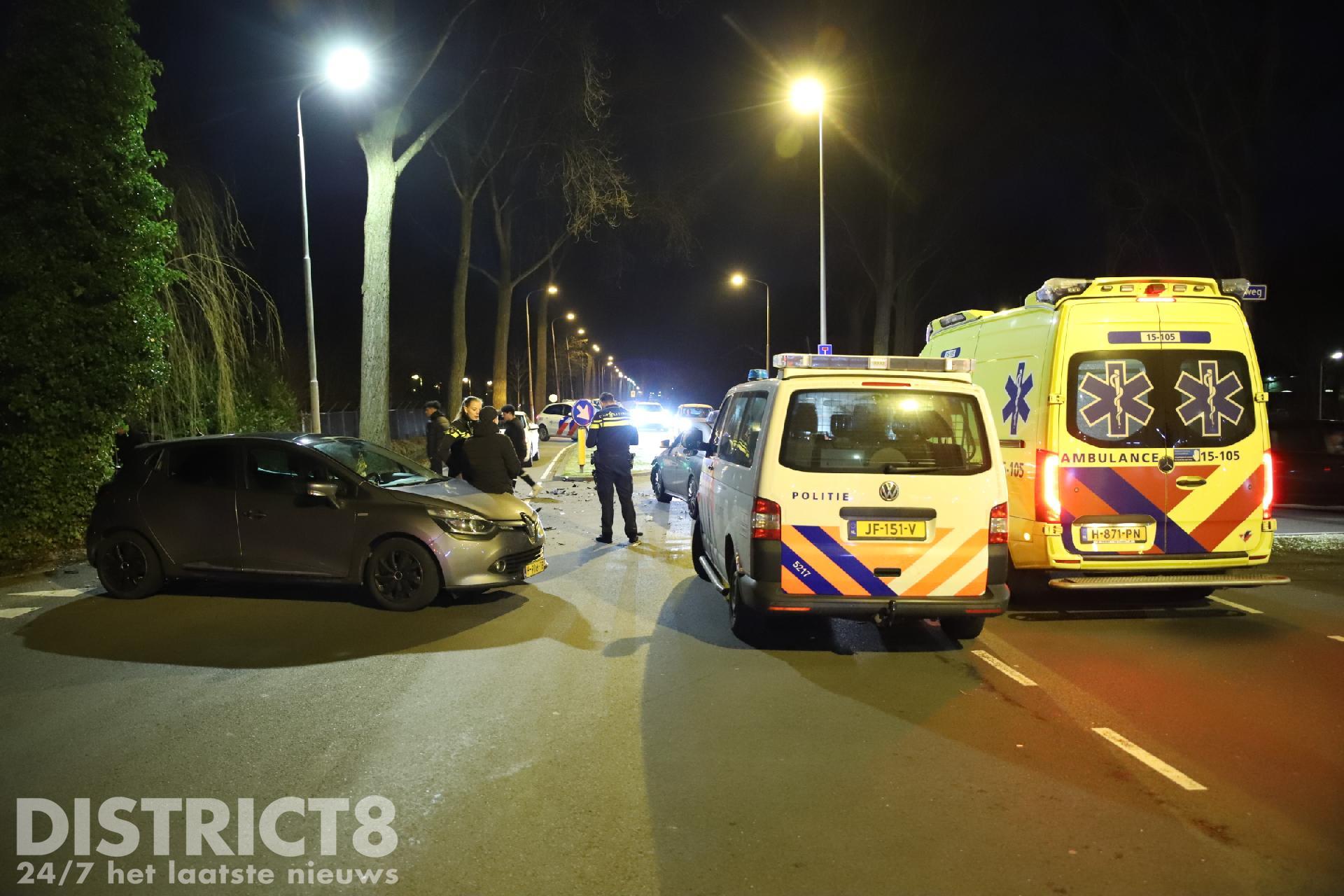 Twee Autos Botsen Tegen Elkaar: Een Gewonde En Veel Schade Brasserskade ...