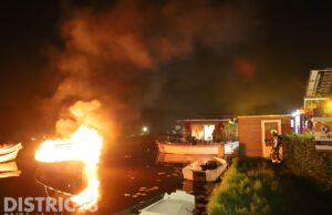 Twee personen gewond na explosie op sloep na werkzaamheden Starrevaartpad Leidschendam