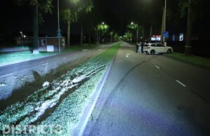 Schade nadat auto uit bocht vliegt Rijswijkse Waterweg Den Haag