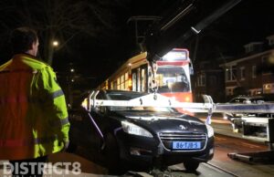 Taxi chauffeur knalt op hagenaartje Nieboerweg Den Haag