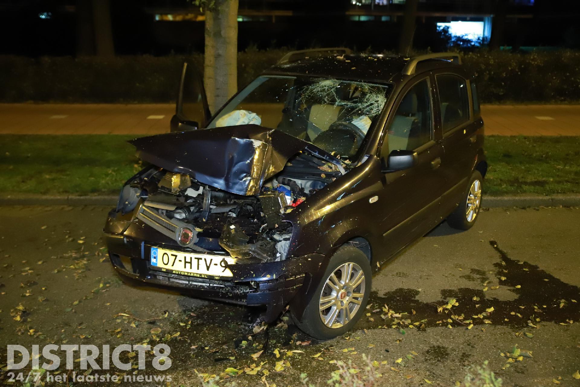 Auto Knalt Tegen Boom, Inzittende Gewond Monseigneur Van Steelaan ...