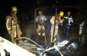 Schuurtje in achtertuin brandt volledig uit Haydnlaan Delft