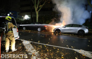 Geparkeerde Tesla gaat in vlammen op Verrijn Stuartlaan Rijswijk