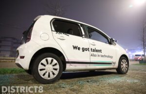 Vandaal houdt huis op parkeerterrein station Delft Campus Edisonplein Delft