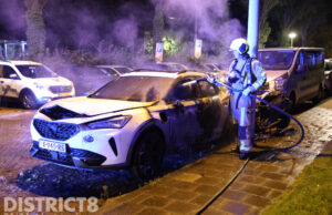 Auto en scooter verwoest na brand Zuidwoldestraat Den Haag