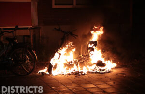 Elektrische scooter in brand gestoken Van Beresteynstraat Delft