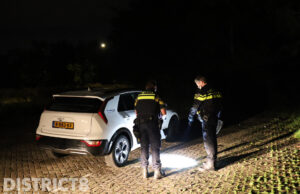 Twee inzittenden van personenauto beroofd Van der Kooijweg Rijswijk