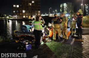 Politie haalt verwarde man uit water Calandkade Den Haag