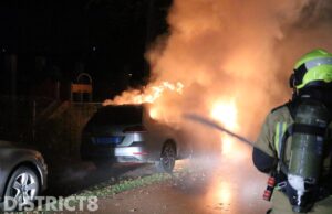 Taxi gaat in vlammen op Trekweg Den Haag