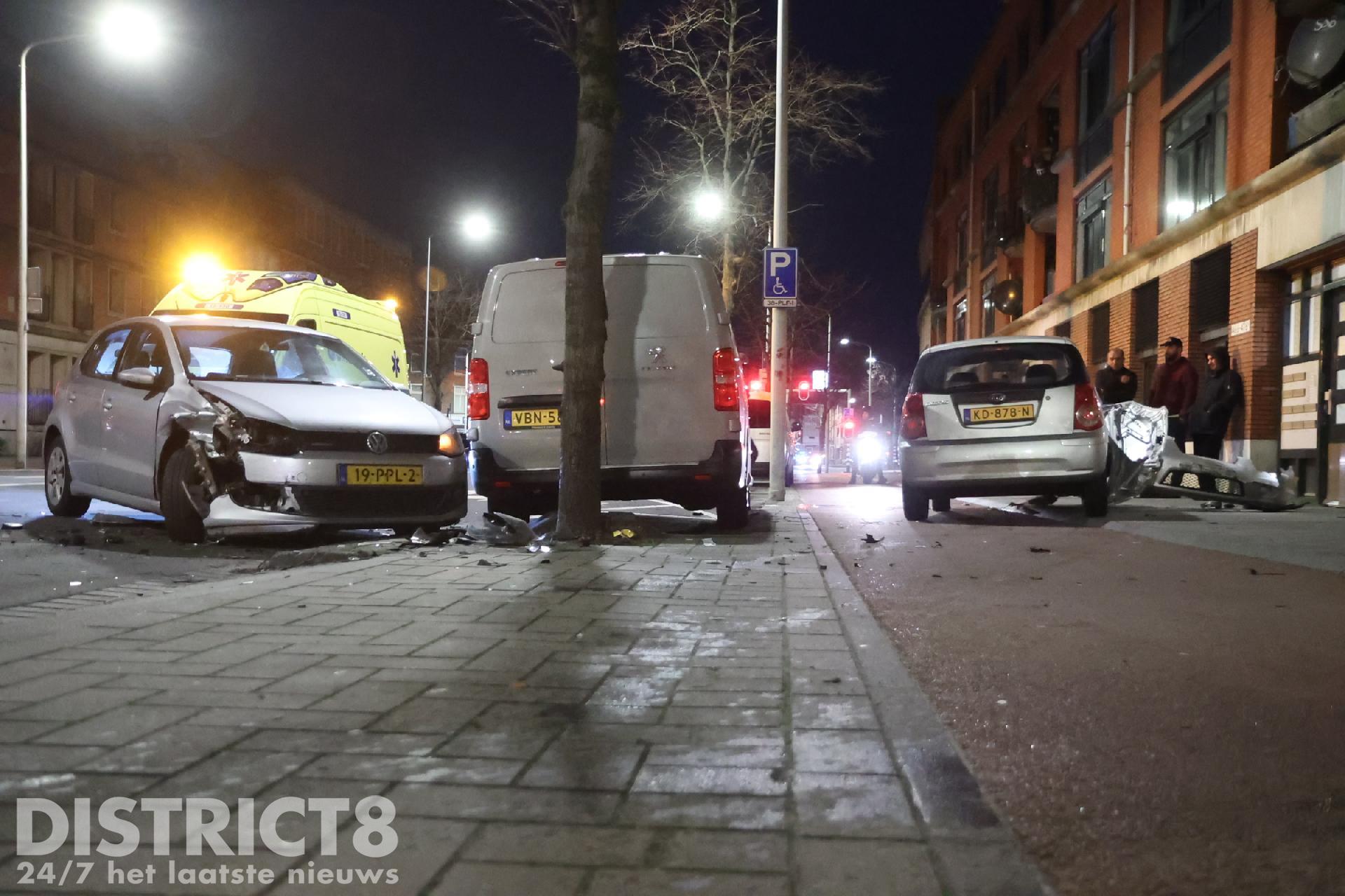 Grote schade na frontale botsing Vaillantlaan Den Haag