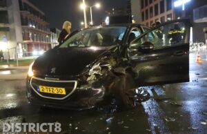 Veel schade na frontale botsing Waldorpstraat Den Haag